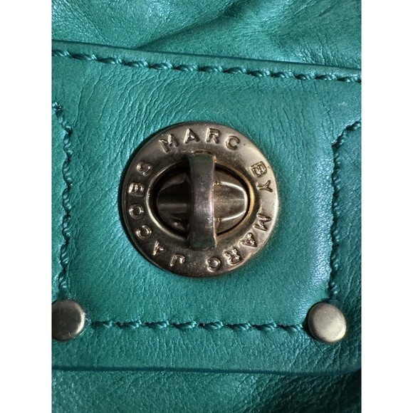 Marc by Marc Jacobs Green Leather Crossbody Purse Bag Turn Lock Brass Zipper - Picture 8 of 9